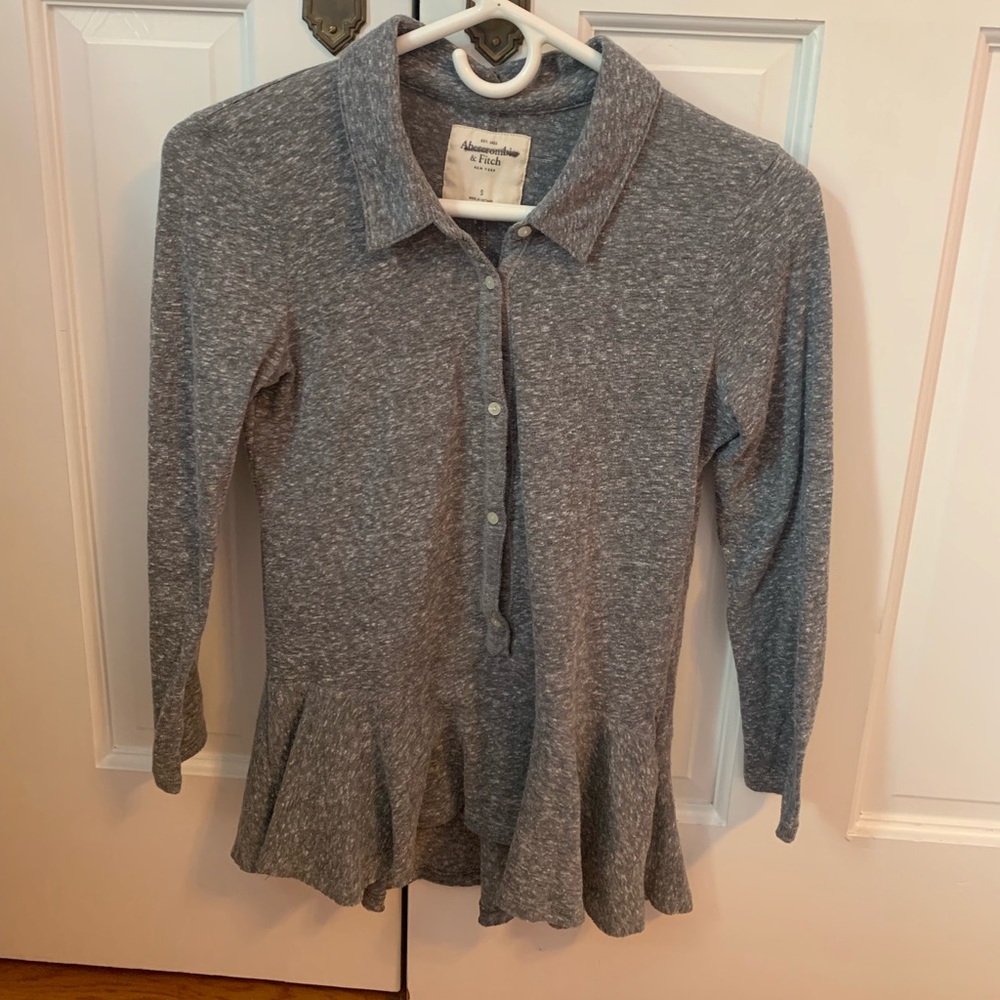 Women’s gray top